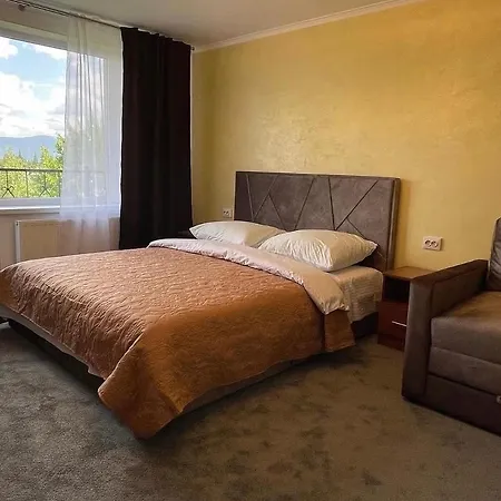 квітуча гора Double Country house Lazeshchyna